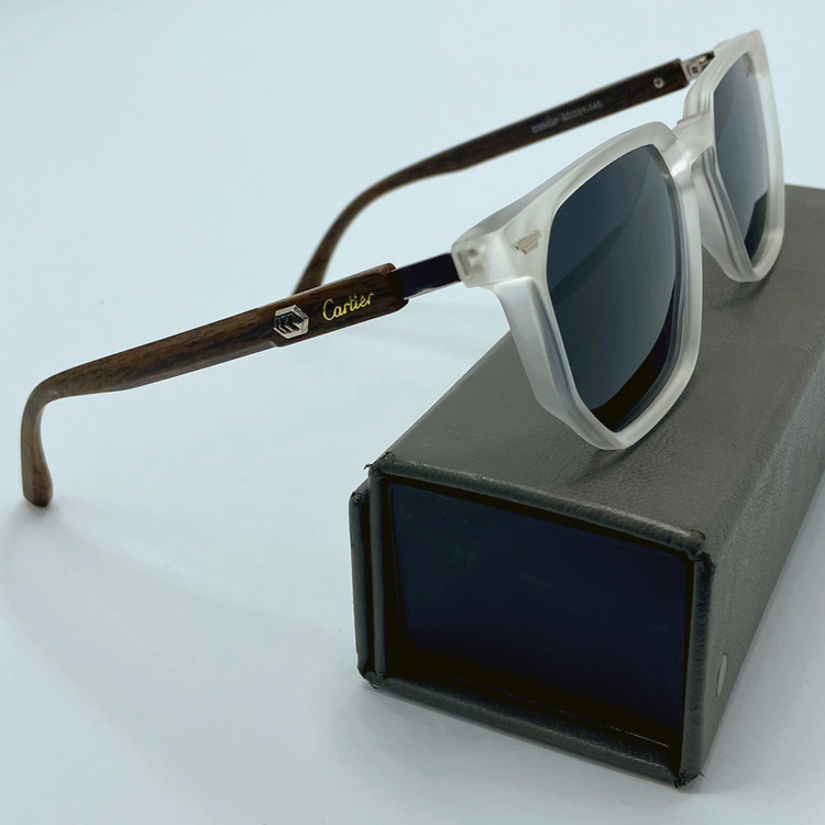 عینک آفتابی کارتیر رنگ سفید یخی دست چوب