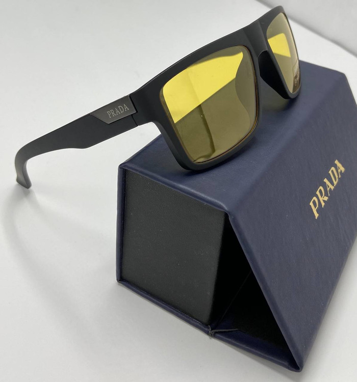 عینک آفتابی پرادا