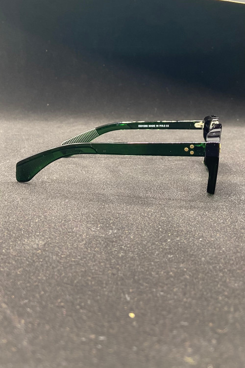 عینک عدسی صورتی