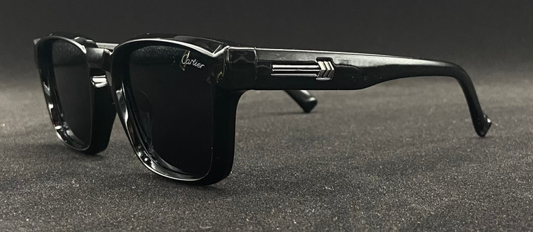 عینک شیشه ای